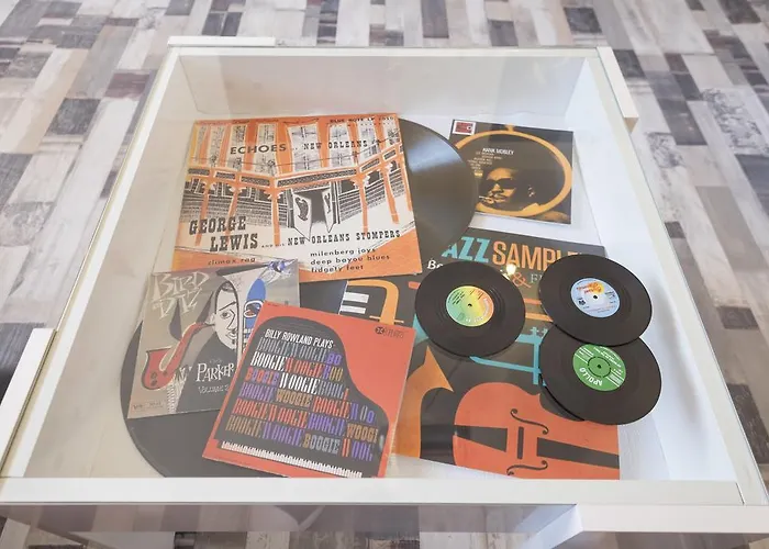 Апартаменты Jazzy Downtown *