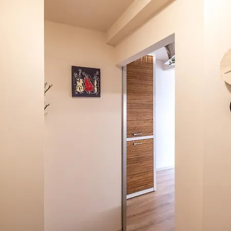 Jazzy Downtown Apartament